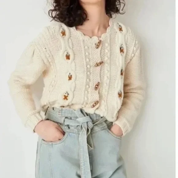 Sessun tesoro cream cable crocheted style sweater cardigan with wooden buttons - Picture 9 of 11